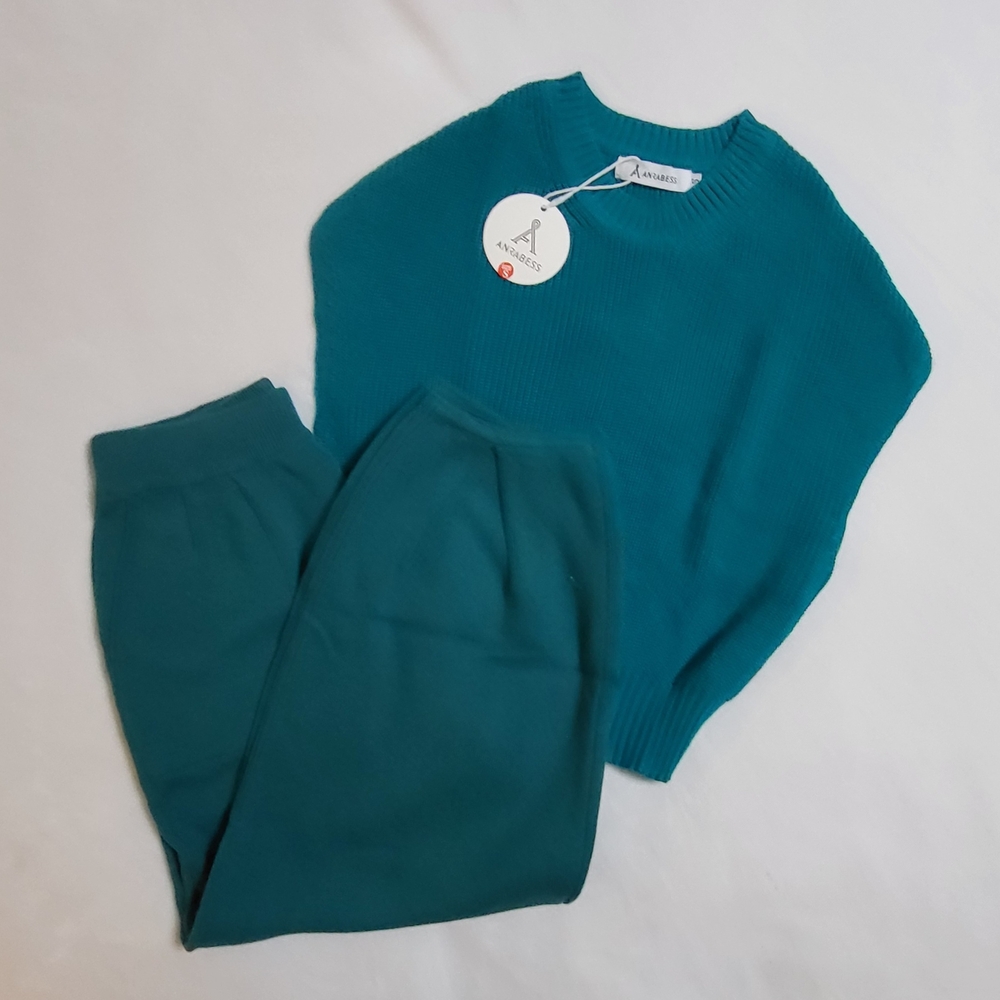 Arabess Sleeveless ,Teal Sweater and Sweat Pants Set NWT Size S